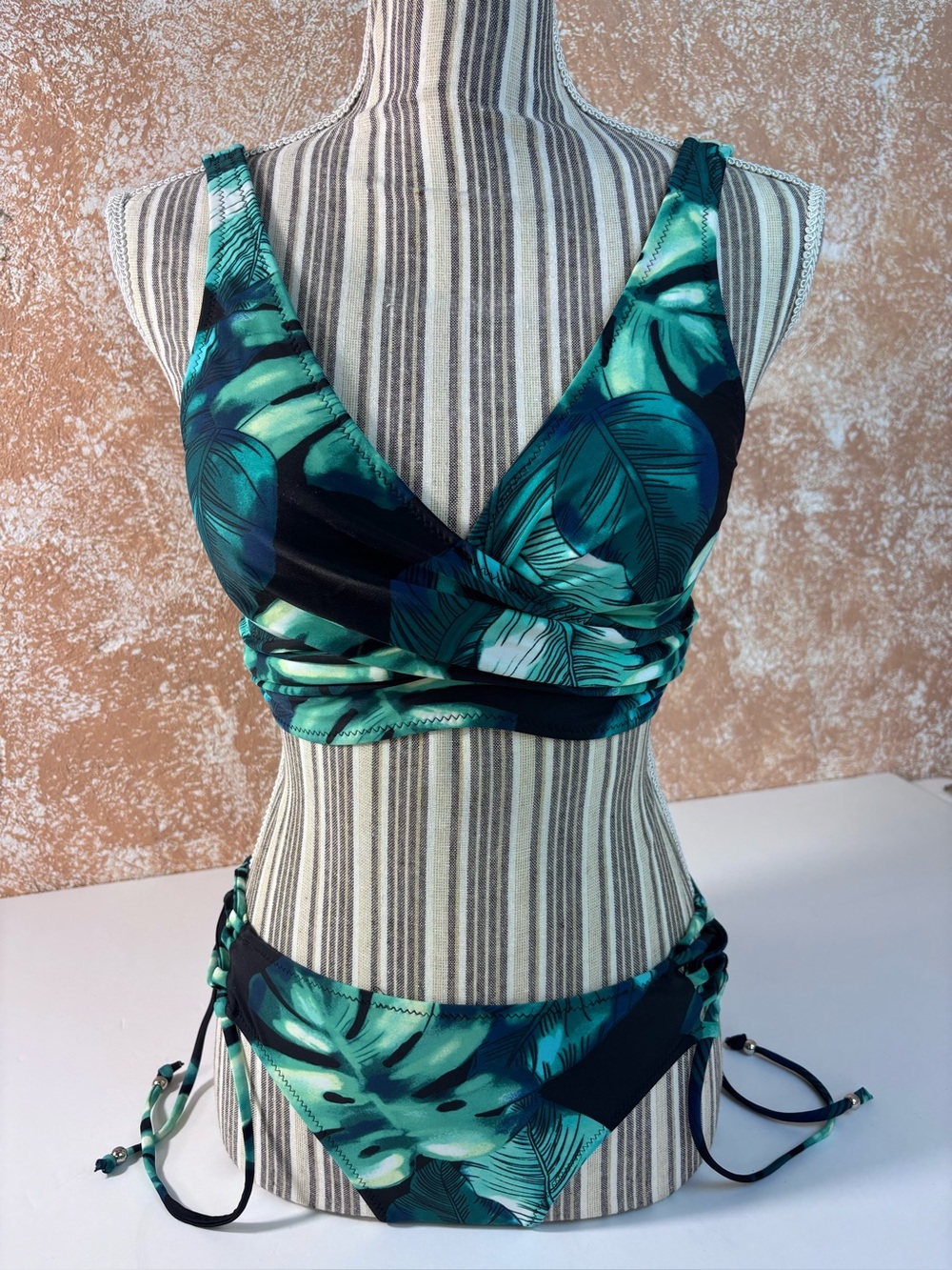 CupShe Monstera Twist Lace-Up Bikini Tropical Print 2-Piece Swimsuit Green Sz M